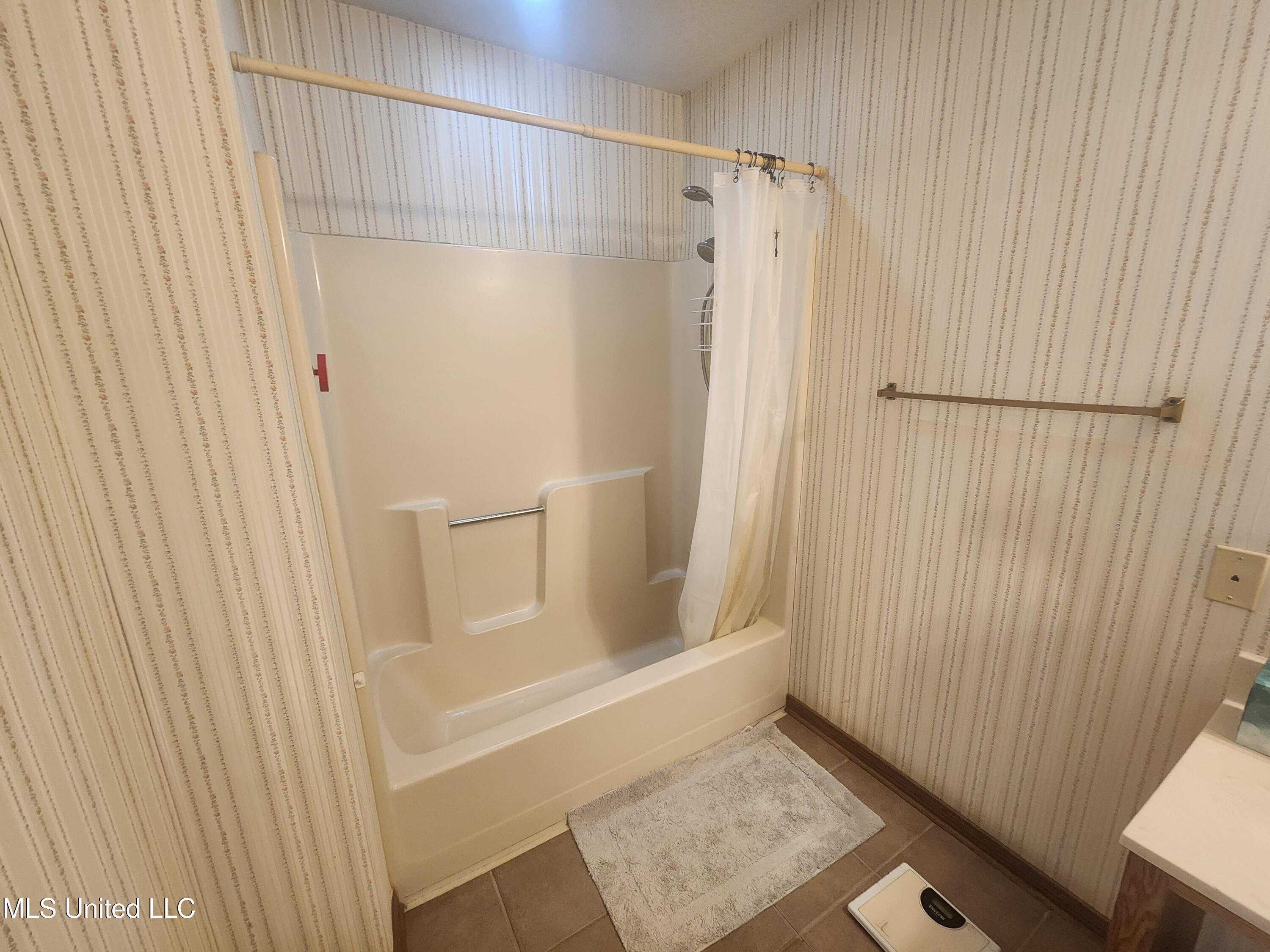 13349 Lorraine Road Biloxi, MS 39532 - Photo 5 of 17 20240531_153440