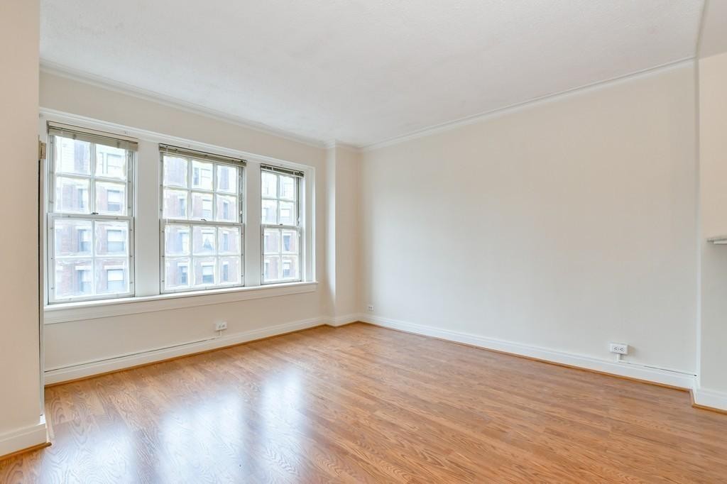 534 Beacon Street, Unit 502 Boston, MA 02215 - Photo 7 of 18 a view of an empty room with wooden floor and a window