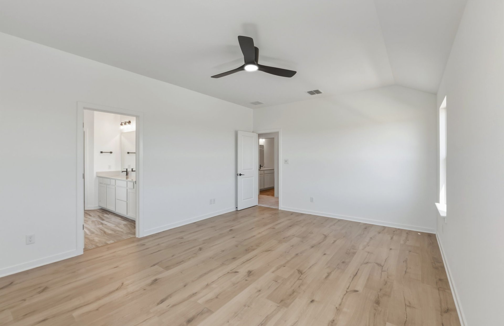 536 Rubber Tree Way Buda, TX 78610 - Photo 14 of 32
