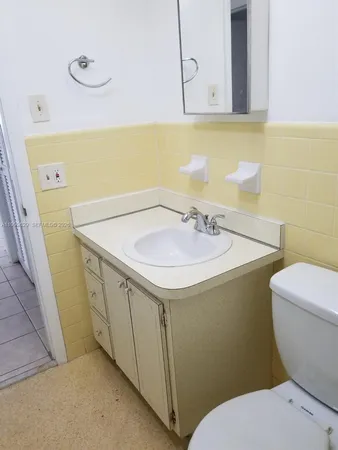 $1,650 | 701 Northwest 1st Street, Unit 19, Hallandale Beach, FL 33009