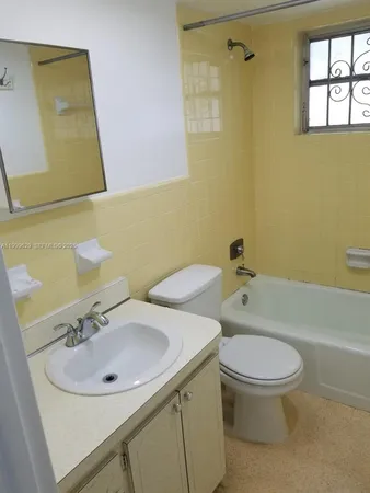 $1,650 | 701 Northwest 1st Street, Unit 19, Hallandale Beach, FL 33009