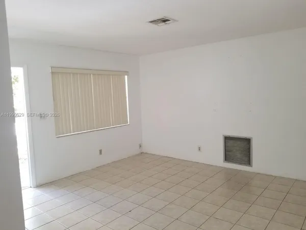 $1,650 | 701 Northwest 1st Street, Unit 19, Hallandale Beach, FL 33009
