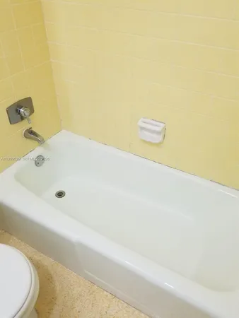 $1,650 | 701 Northwest 1st Street, Unit 19, Hallandale Beach, FL 33009