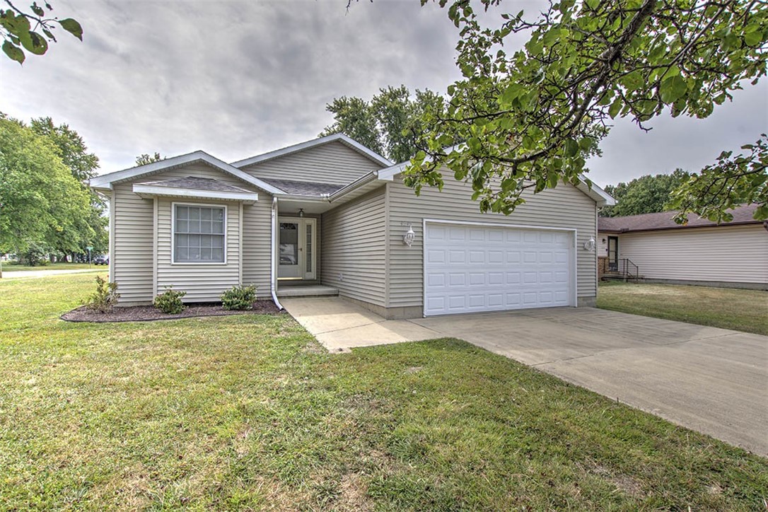 4545 East Hayden Court Decatur, IL 62521 - Photo 2 of 21