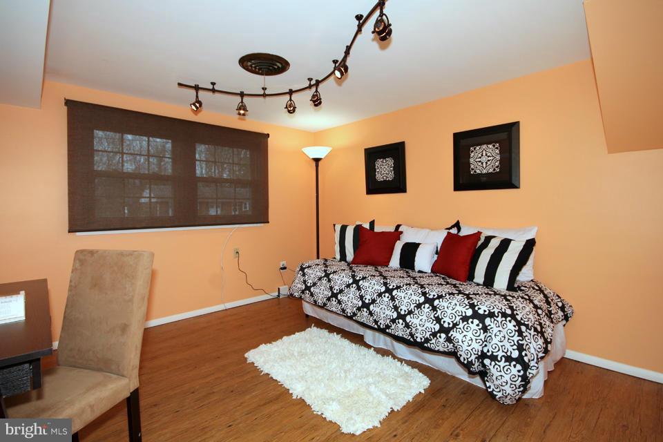 5303 Ravensworth Road Springfield, VA 22151 - Photo 22 of 30 Family Room