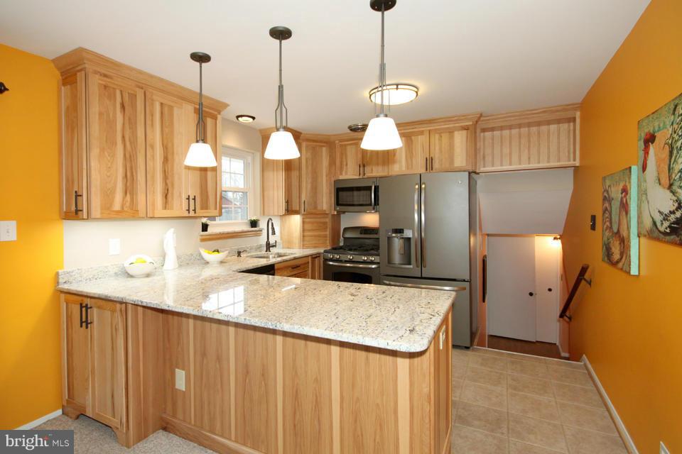 5303 Ravensworth Road Springfield, VA 22151 - Photo 8 of 30 Kitchen