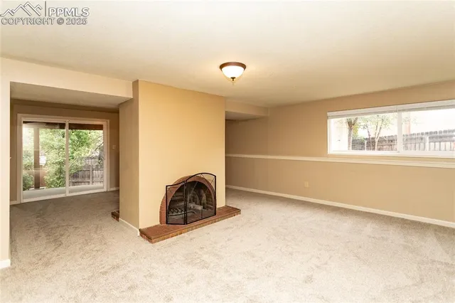 a view of livingroom with furniture