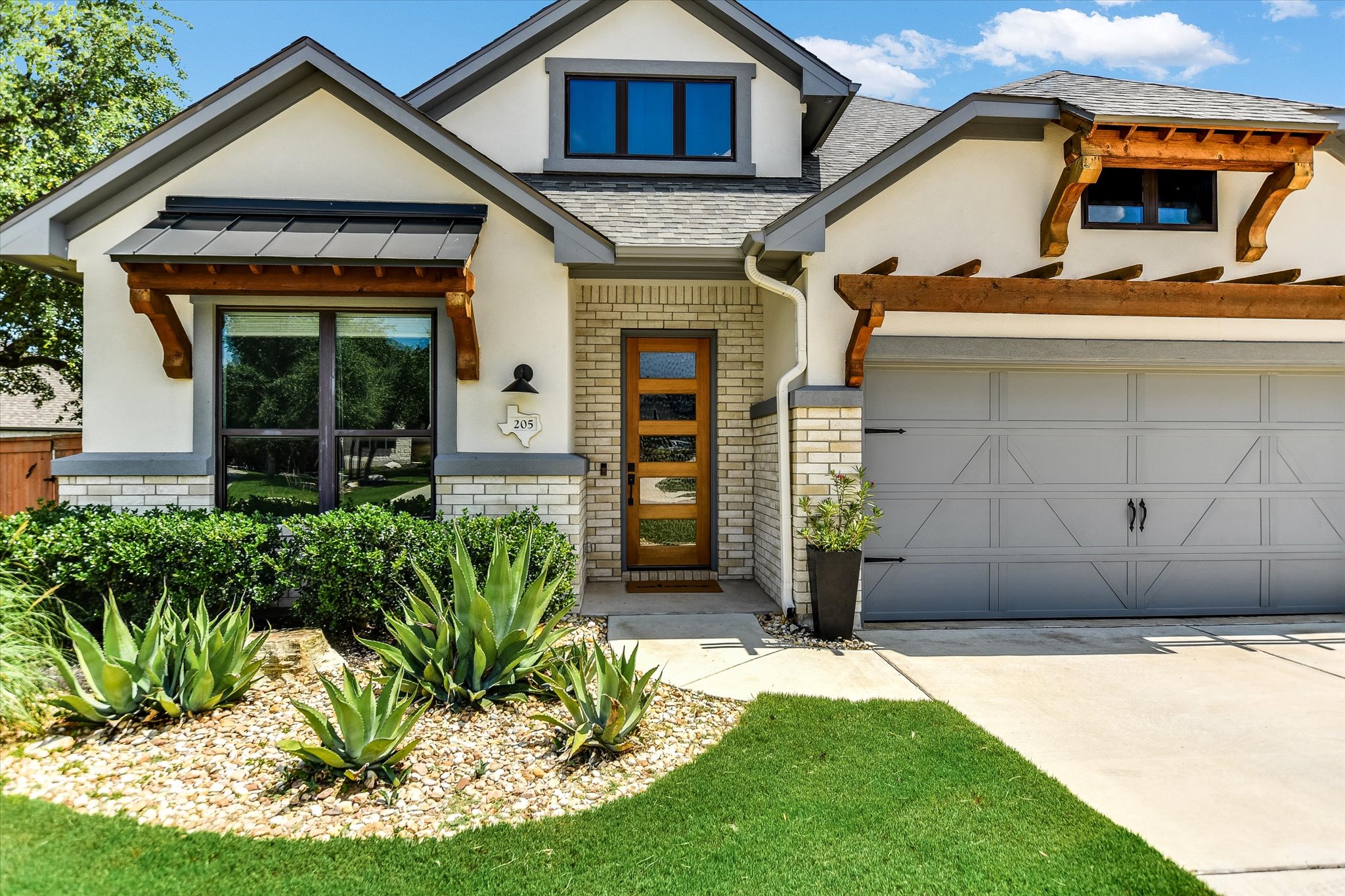 205 Axis Loop Georgetown, TX 78628 - Photo 2 of 30