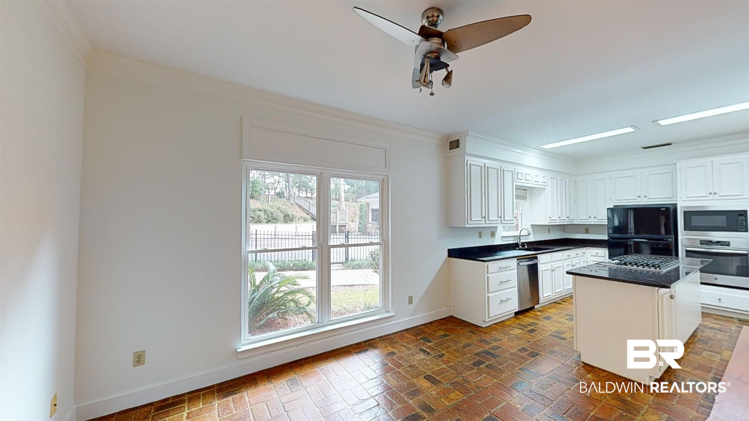 5700 North Regency Court Mobile, AL 36609 - Photo 9 of 24 Kitchen and Breakfast Room