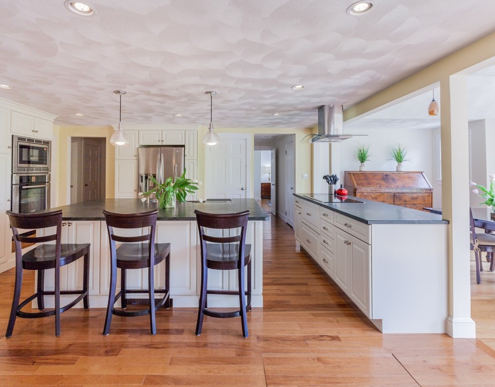 23 Brooks Road Lincoln, MA 01773 - Photo 2 of 21