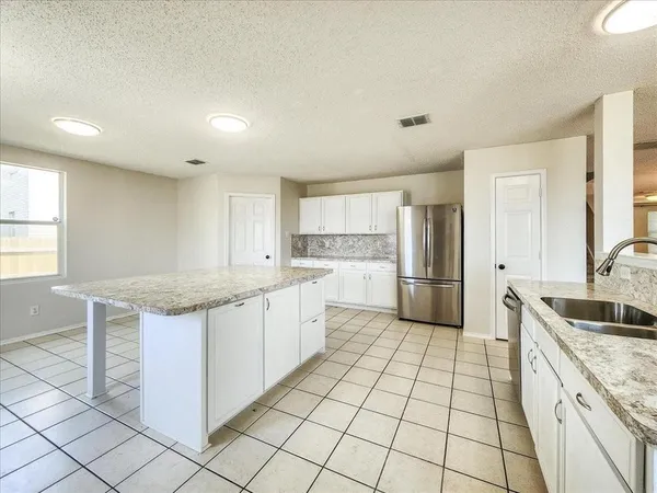 $2,950 | 601 Jagera Way, Arlington, TX 76002
