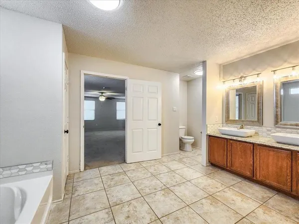 $2,950 | 601 Jagera Way, Arlington, TX 76002