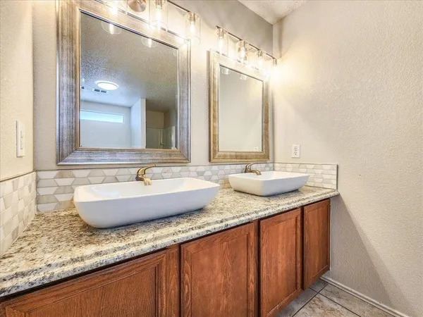 $2,950 | 601 Jagera Way, Arlington, TX 76002