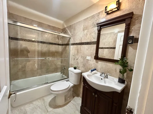 $189,900 | 4342 North Kedvale Avenue, Unit 2A, Chicago, IL 60641