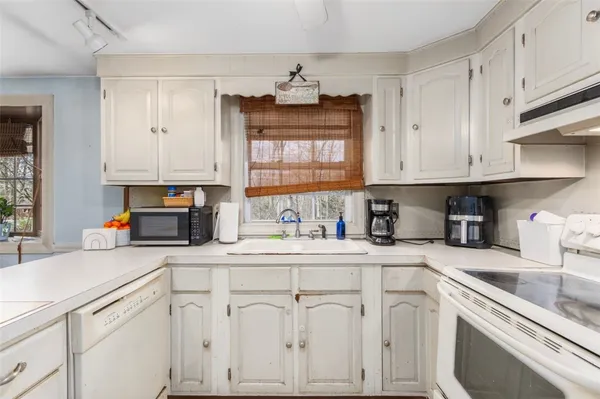 $419,900 | 232 Quaker Lane, Scituate, RI 02857