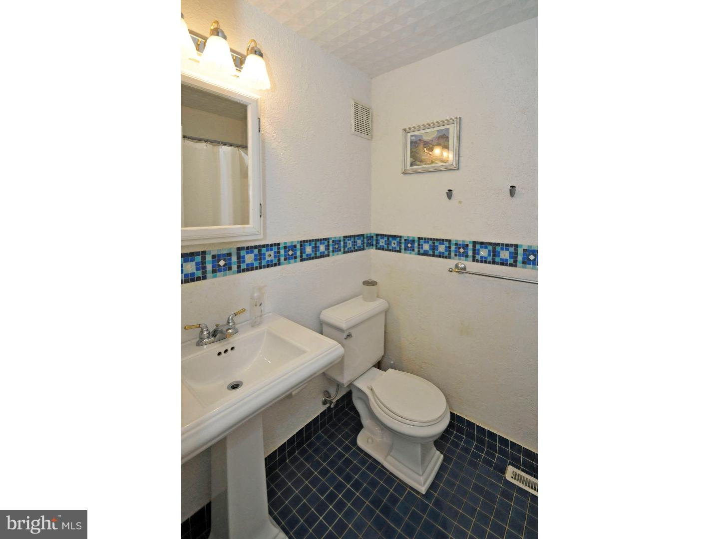 12204 Academy Road Philadelphia, PA 19154 - Photo 19 of 24 Bathroom