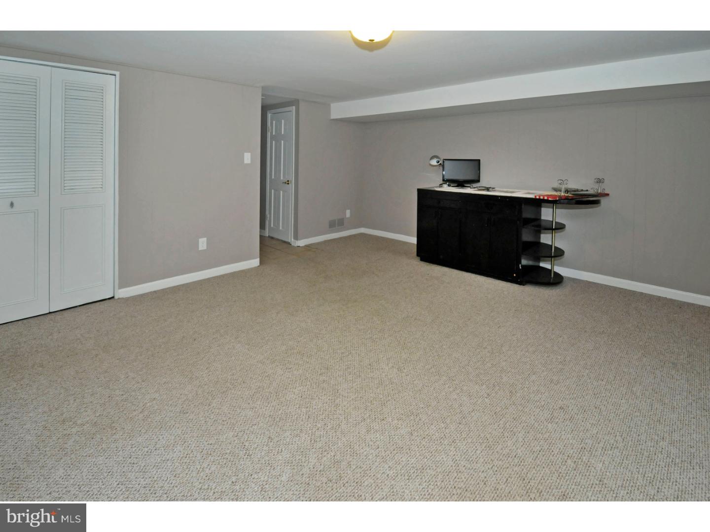 12204 Academy Road Philadelphia, PA 19154 - Photo 22 of 24 Family Room