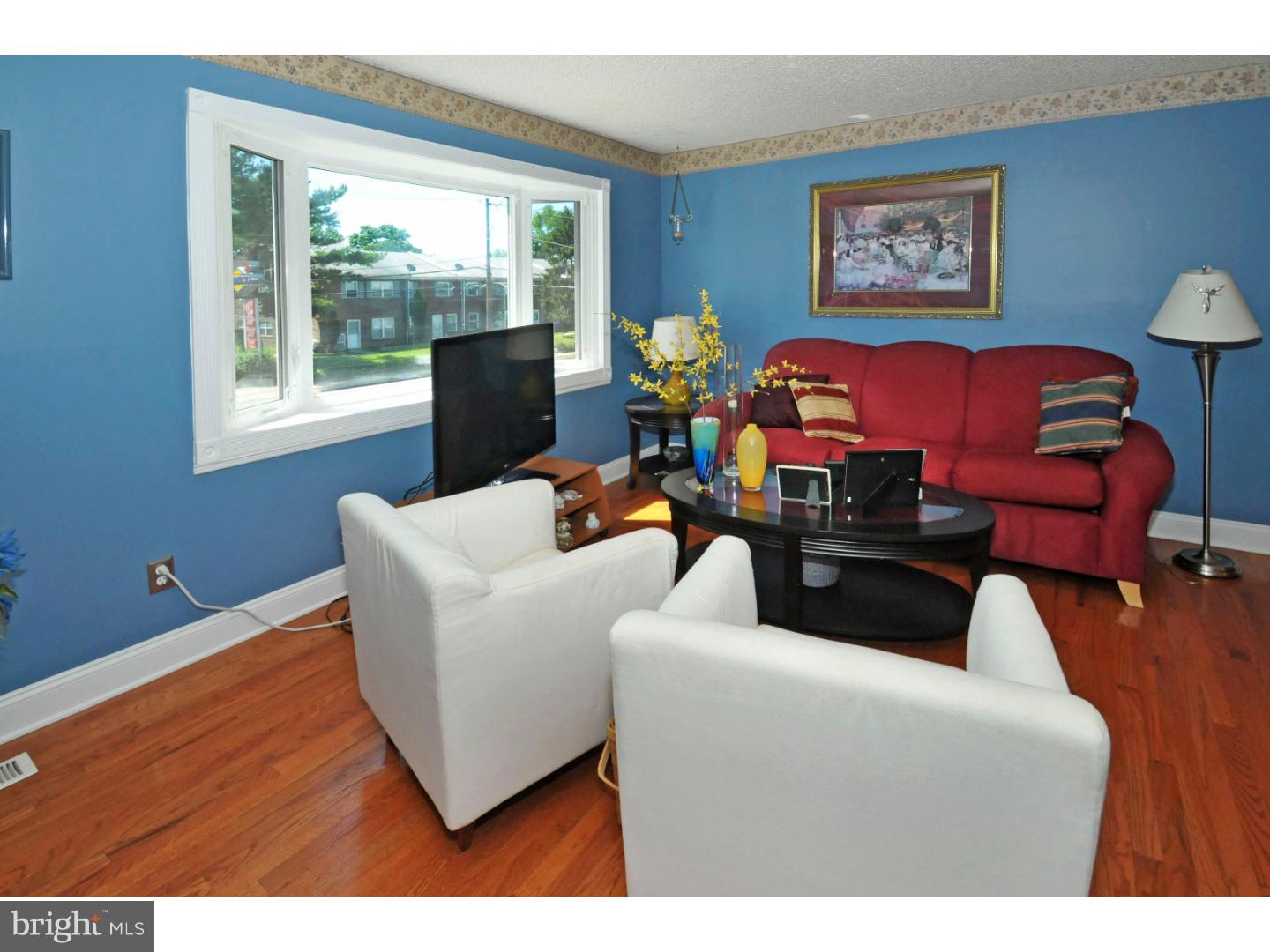 12204 Academy Road Philadelphia, PA 19154 - Photo 7 of 24 Living Room