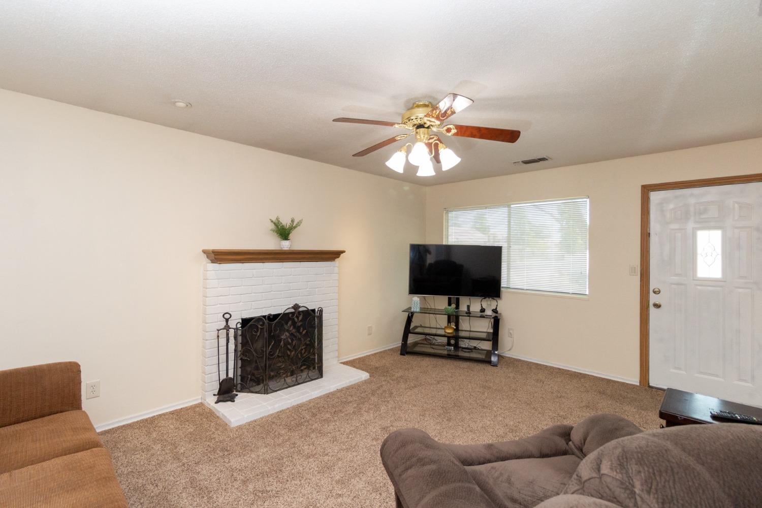 129 Walnut Street Madera, CA 93637 - Photo 5 of 22 Gallery Image 5