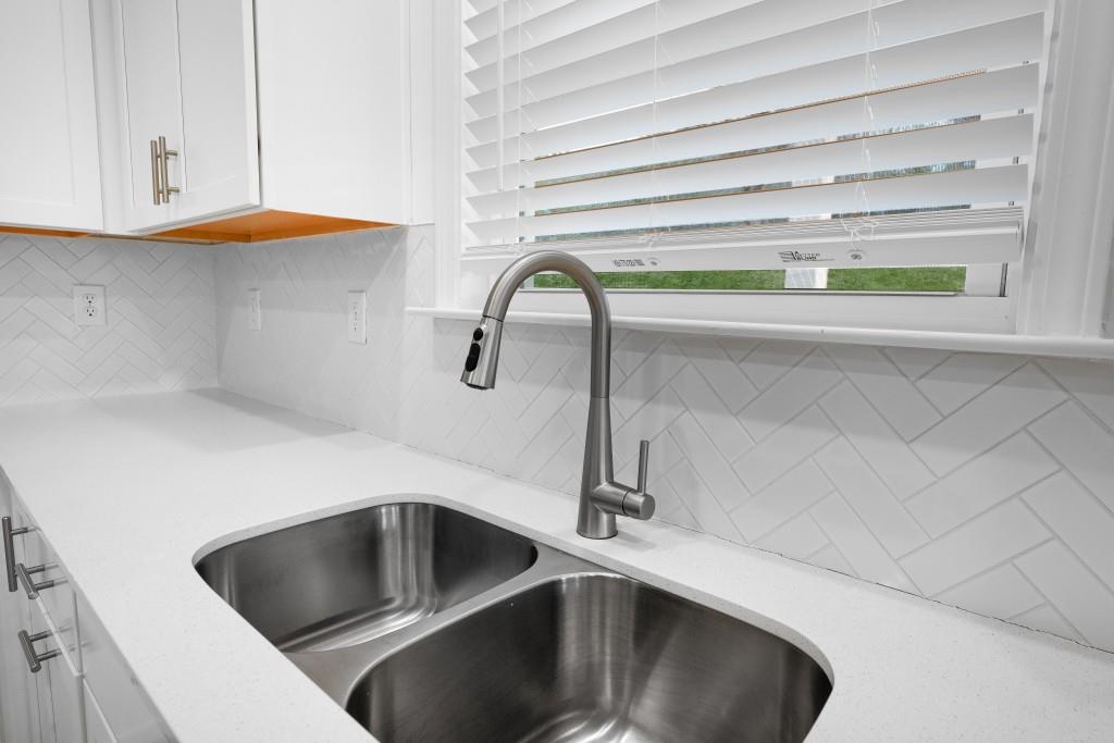 1011 Reagan Drive Madison, GA 30650 - Photo 19 of 40 a kitchen with a sink and a stove