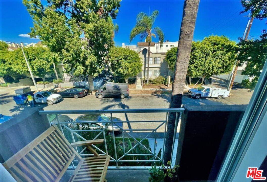 355 North Maple Street, Unit 201 Burbank, CA 91505 - Photo 12 of 42