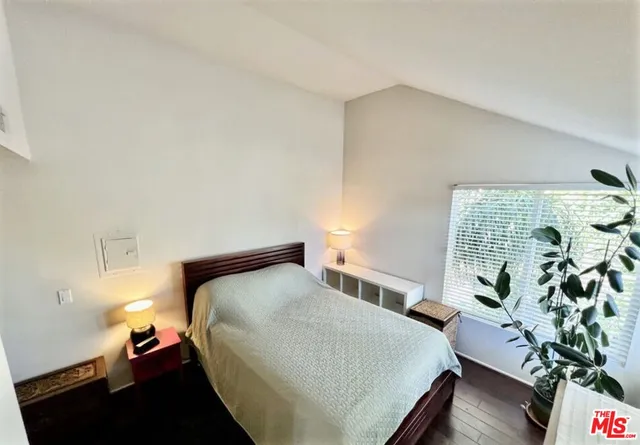 $2,900 | 355 North Maple Street, Unit 201, Burbank, CA 91505