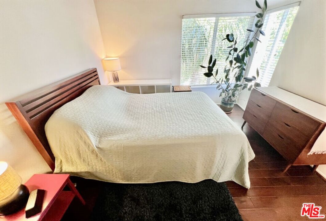 355 North Maple Street, Unit 201 Burbank, CA 91505 - Photo 15 of 42