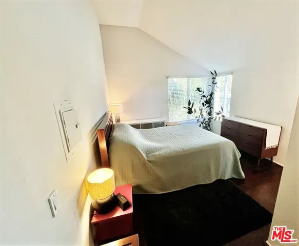 $2,900 | 355 North Maple Street, Unit 201, Burbank, CA 91505