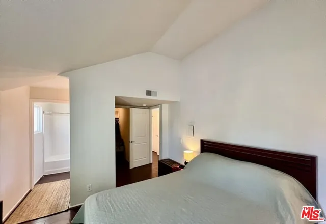 $2,900 | 355 North Maple Street, Unit 201, Burbank, CA 91505