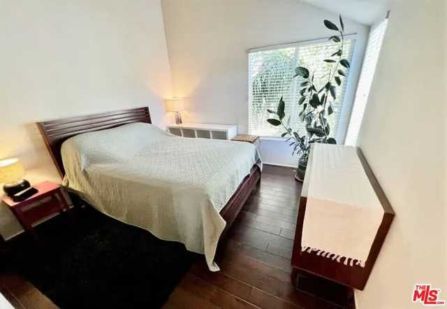 $2,900 | 355 North Maple Street, Unit 201, Burbank, CA 91505