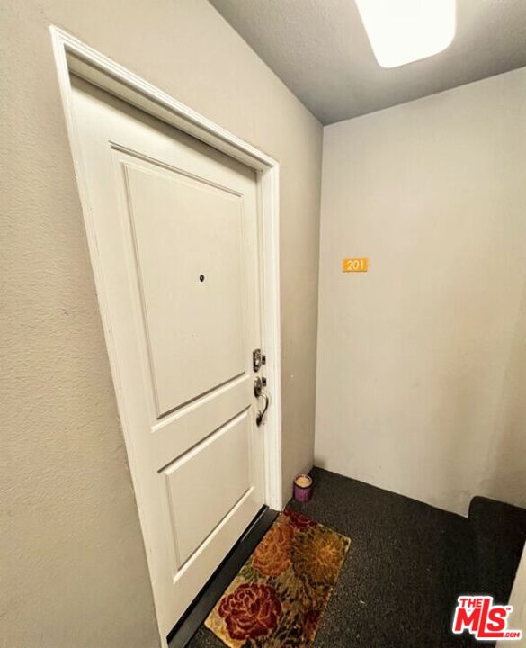 355 North Maple Street, Unit 201 Burbank, CA 91505 - Photo 2 of 42