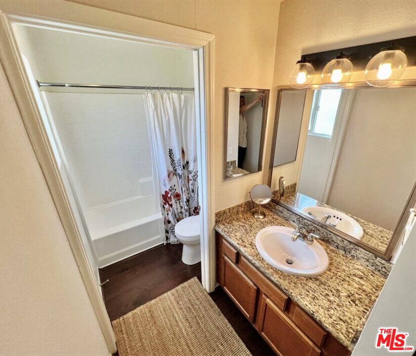 355 North Maple Street, Unit 201 Burbank, CA 91505 - Photo 21 of 42