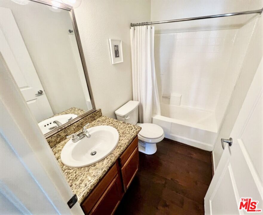 355 North Maple Street, Unit 201 Burbank, CA 91505 - Photo 22 of 42