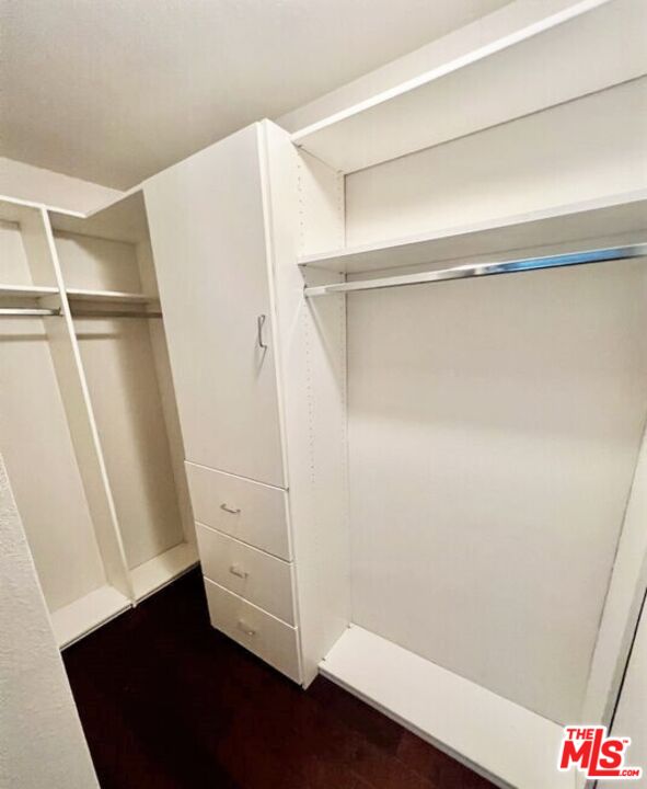 355 North Maple Street, Unit 201 Burbank, CA 91505 - Photo 23 of 42