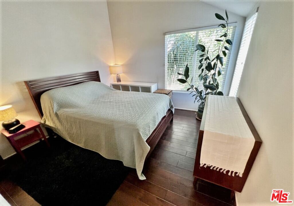 355 North Maple Street, Unit 201 Burbank, CA 91505 - Photo 26 of 42