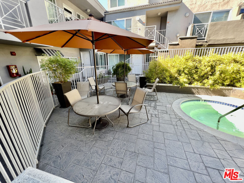 355 North Maple Street, Unit 201 Burbank, CA 91505 - Photo 29 of 42