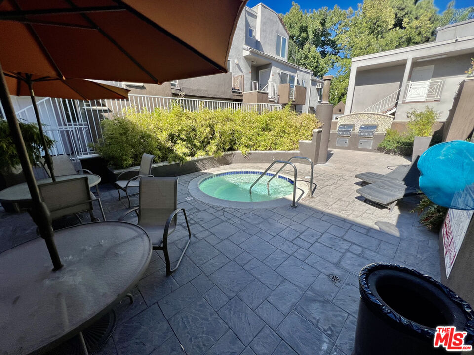 355 North Maple Street, Unit 201 Burbank, CA 91505 - Photo 30 of 42