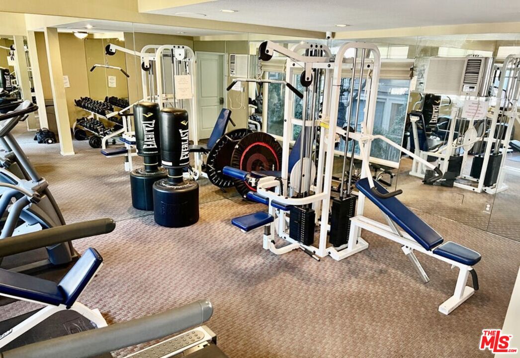 355 North Maple Street, Unit 201 Burbank, CA 91505 - Photo 31 of 42