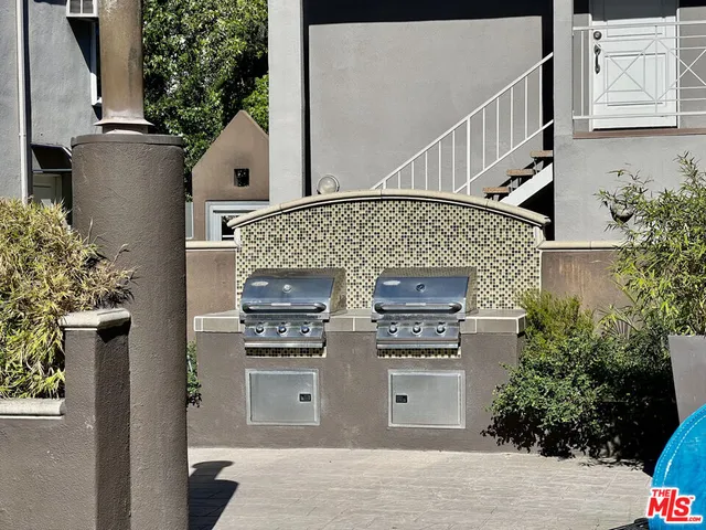 $2,900 | 355 North Maple Street, Unit 201, Burbank, CA 91505