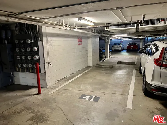 $2,900 | 355 North Maple Street, Unit 201, Burbank, CA 91505