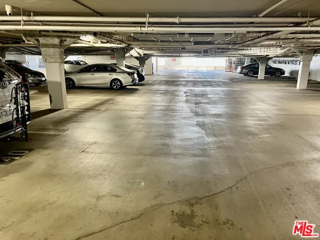 $2,900 | 355 North Maple Street, Unit 201, Burbank, CA 91505