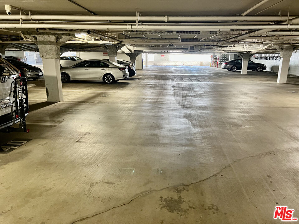 355 North Maple Street, Unit 201 Burbank, CA 91505 - Photo 37 of 42