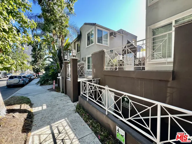 $2,900 | 355 North Maple Street, Unit 201, Burbank, CA 91505