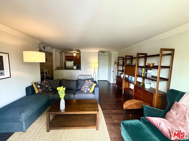 $2,900 | 355 North Maple Street, Unit 201, Burbank, CA 91505