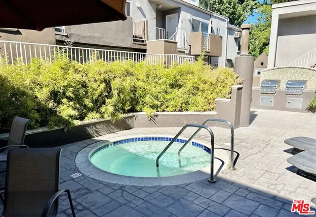 $2,900 | 355 North Maple Street, Unit 201, Burbank, CA 91505