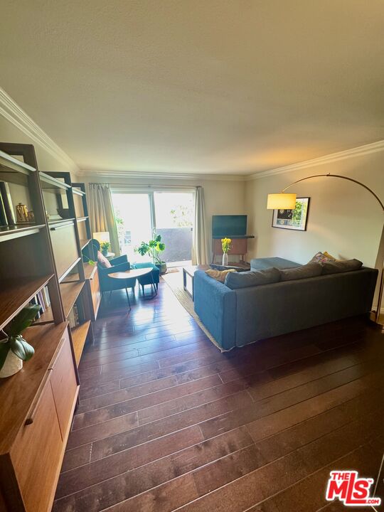 355 North Maple Street, Unit 201 Burbank, CA 91505 - Photo 6 of 42