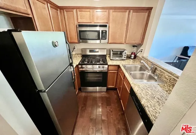 $2,900 | 355 North Maple Street, Unit 201, Burbank, CA 91505