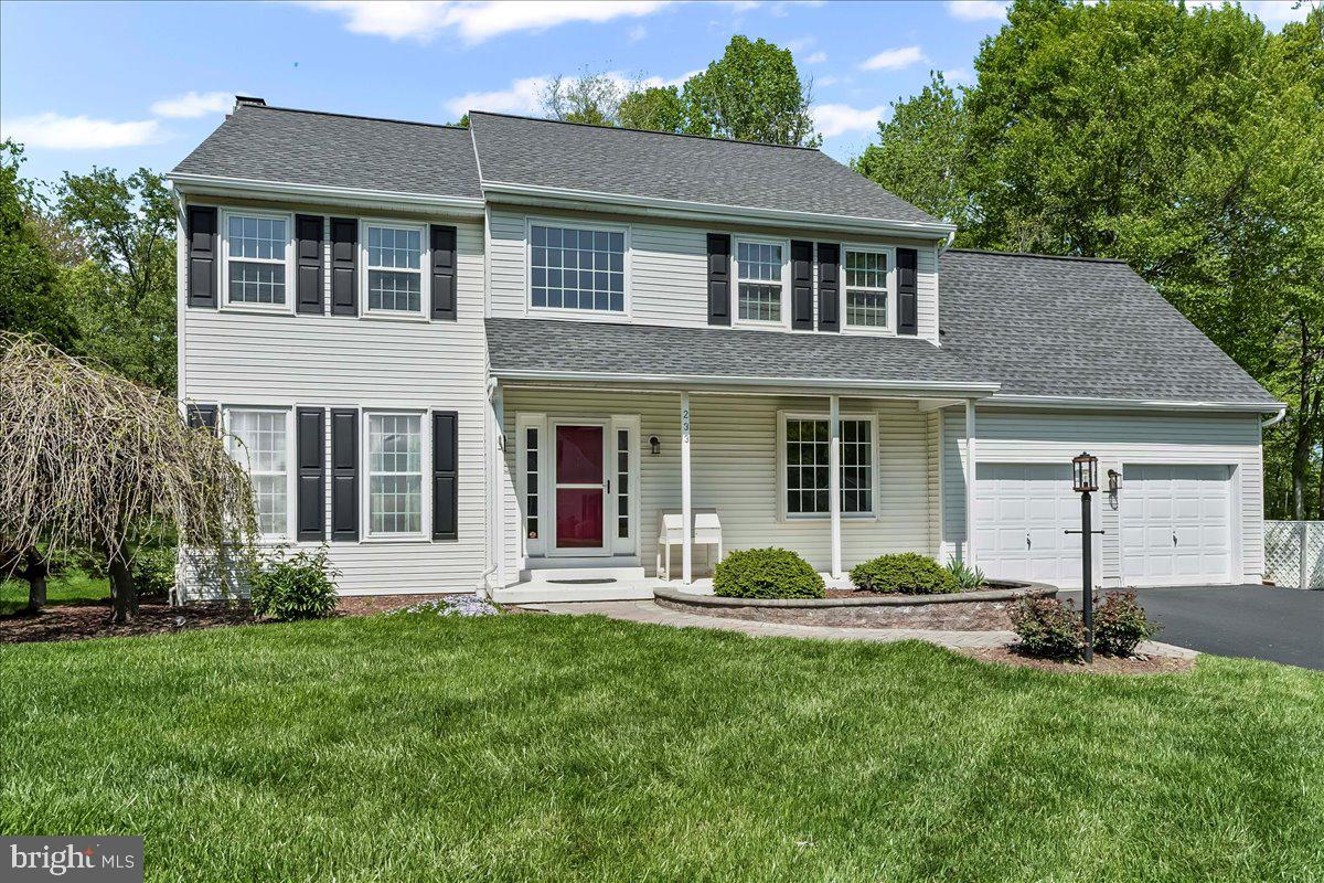 233 Chaingate Circle Landenberg, PA 19350 - Photo 1 of 31 front view of a house with a yard