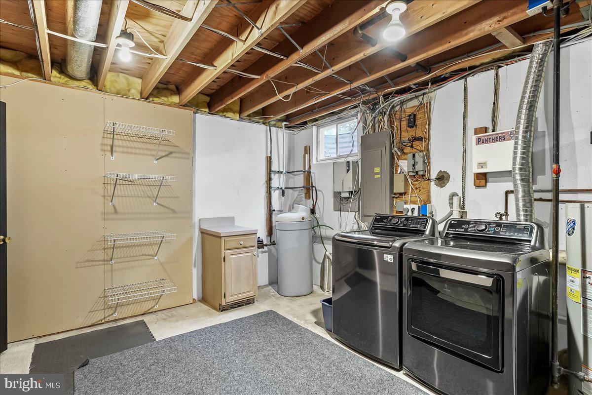 233 Chaingate Circle Landenberg, PA 19350 - Photo 27 of 31 a kitchen with a stove and a refrigerator