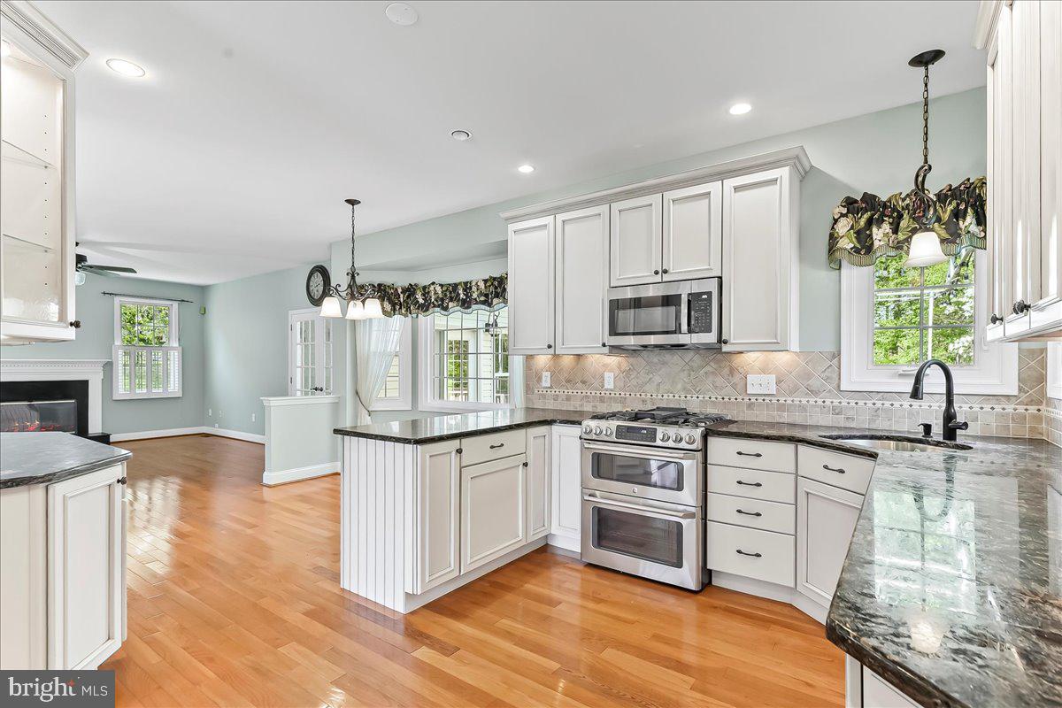 233 Chaingate Circle Landenberg, PA 19350 - Photo 9 of 31 a kitchen with stainless steel appliances granite countertop a stove and a sink